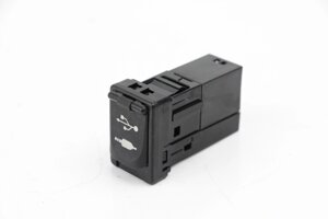 Блок AUX-USB Toyota Corolla E16 (E160) 2013-2018 861900R010 (60552) в Києві від компанії Автозапчасти б/у для японских автомобилей – выбирайте Razborka6062