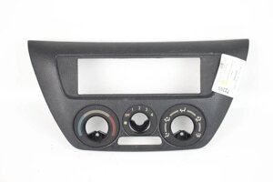 Накладка під магнітолу та клімат Mitsubishi Lancer 9 (CSA) 2003-2009 MR633495 (72399) в Києві від компанії Автозапчасти б/у для японских автомобилей – выбирайте Razborka6062