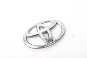 Емблема на кришку багажника Toyota Corolla E15 (E150) 2007-2013 7543102040 (82754) в Києві від компанії Автозапчасти б/у для японских автомобилей – выбирайте Razborka6062