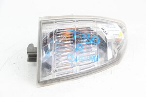 Повторитель повороту правий Nissan X-Trail (T30) 2002-2007 261308H700 (61244)