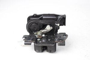 Замок кр. багажник дефект Toyota Prius (ZVW35) 2009-2015 6935047020 (84630) в Києві від компанії Автозапчасти б/у для японских автомобилей – выбирайте Razborka6062