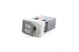 Блок AUX-USB Lexus RX (AL10) 2009-2015 8553048080C0 (49260) в Києві от компании Автозапчасти б/у для японских автомобилей – выбирайте Razborka6062