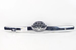 Накладка на кришку багажника хром під камеру Toyota Camry 40 2006-2011 7681133220 (71260)