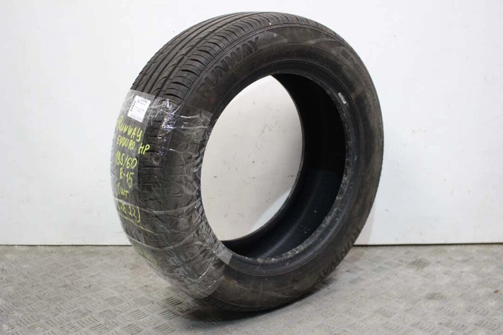 Шина R15 1шт. R15 195/60 Runway enduro hp ШИНИ  (80424) 195/60R15 88V (26.22) від компанії Автозапчастини б/в для японських автомобілів - вибирайте Razborka6062 - фото 1