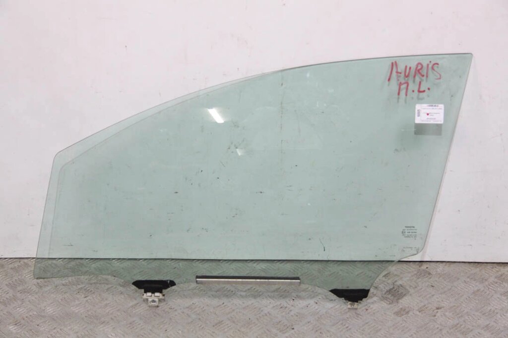 Скло двері переднє ліве Toyota Auris 2006-2012 6810202230 (6005) від компанії Автозапчастини б/в для японських автомобілів - вибирайте Razborka6062 - фото 1