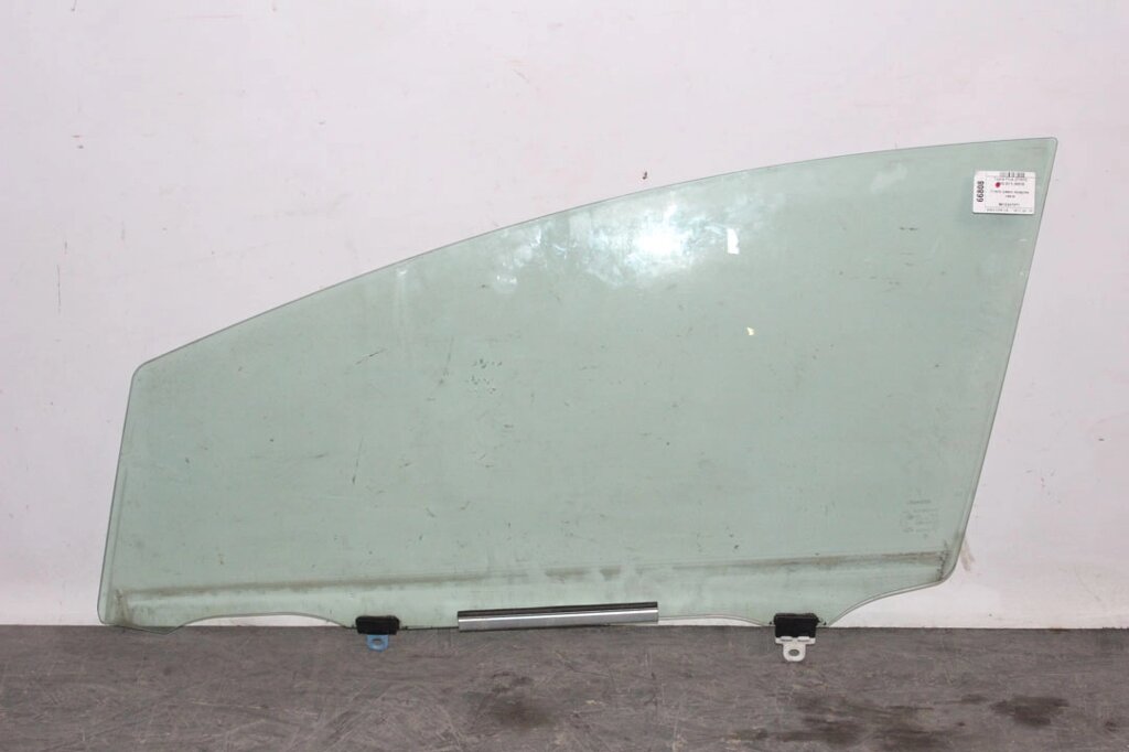 Скло двері переднє ліве Toyota Prius (ZVW35) 2009-2015 6810247071 (66808) від компанії Автозапчастини б/в для японських автомобілів - вибирайте Razborka6062 - фото 1