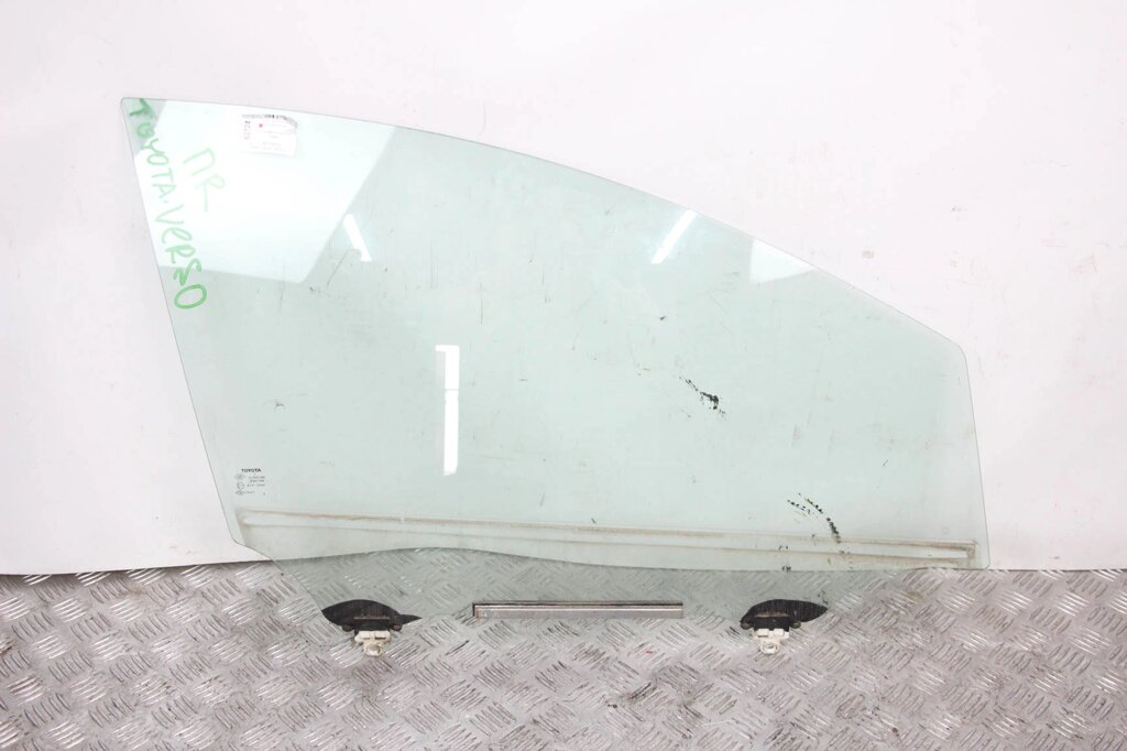 Скло двері переднє праве Toyota Corolla Verso 2004-2009 681010F010 (63724) від компанії Автозапчастини б/в для японських автомобілів - вибирайте Razborka6062 - фото 1