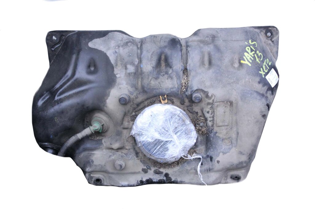 Toyota Yaris паливний пластиковий танк 2005-2011 771000d090 (14254) від компанії Автозапчастини б/в для японських автомобілів - вибирайте Razborka6062 - фото 1