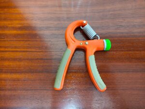 Еспандер кистьовий пружинний з регульованим навантаженням 10 — 60 кг