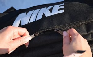 Сумка чемодан валіза спортивна чорна чоловіча дорожня найк.