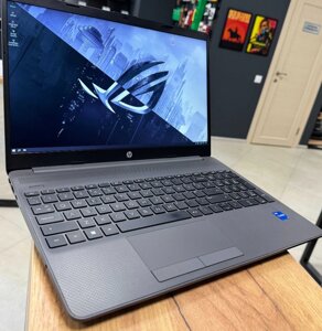 Ноутбук: HP 250 G9- Core i5 1235U 10 ядер/8Gb. /256Gb. NVME /Full HD