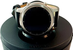 Смарт-Часи: Samsung Gear S3 Classic.