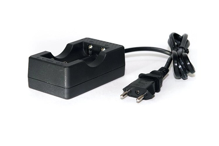 Зарядний пристрій для акумуляторів типу 18650 з мережевим кабелем - наявність