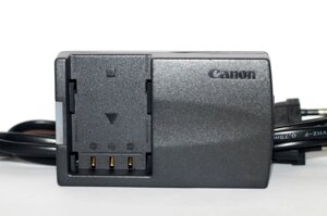 Зарядний пристрій CB-2LTE для фотоапаратів CANON 350D 400D і відеокамер CANON -батарея NB-2LH)