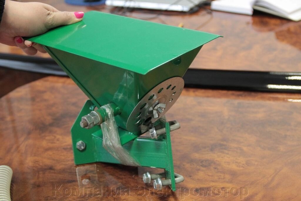 Пристрій для внесення добрив до картоплесаджалки КСМ1 від компанії Компанія Єлектромотор - фото 1