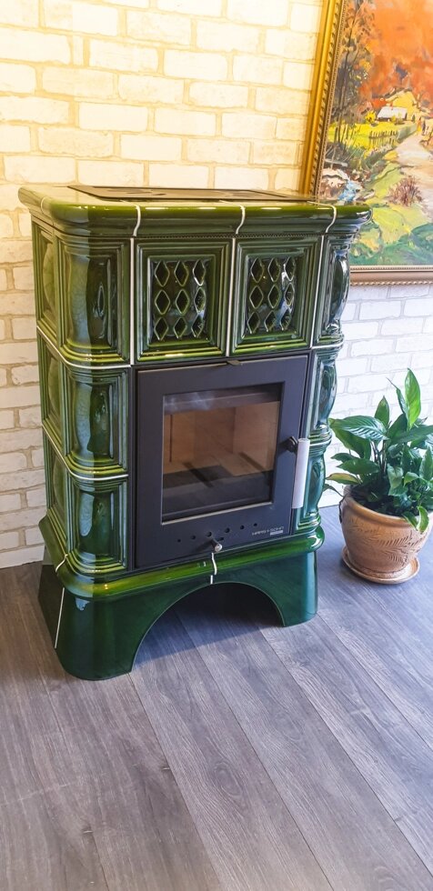 Опалювальна піч-камін Haas + Sohn Treviso 2 Зелена з кахельною ніжкою (Кахельна піч, камінофен) ##от компании## House heat - ##фото## 1