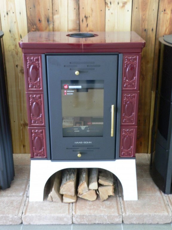 Отопительная печь-камин Haas+Sohn Empoli с водяным контуром ( кафельная печь , каминофен ) Бордовая - розпродаж
