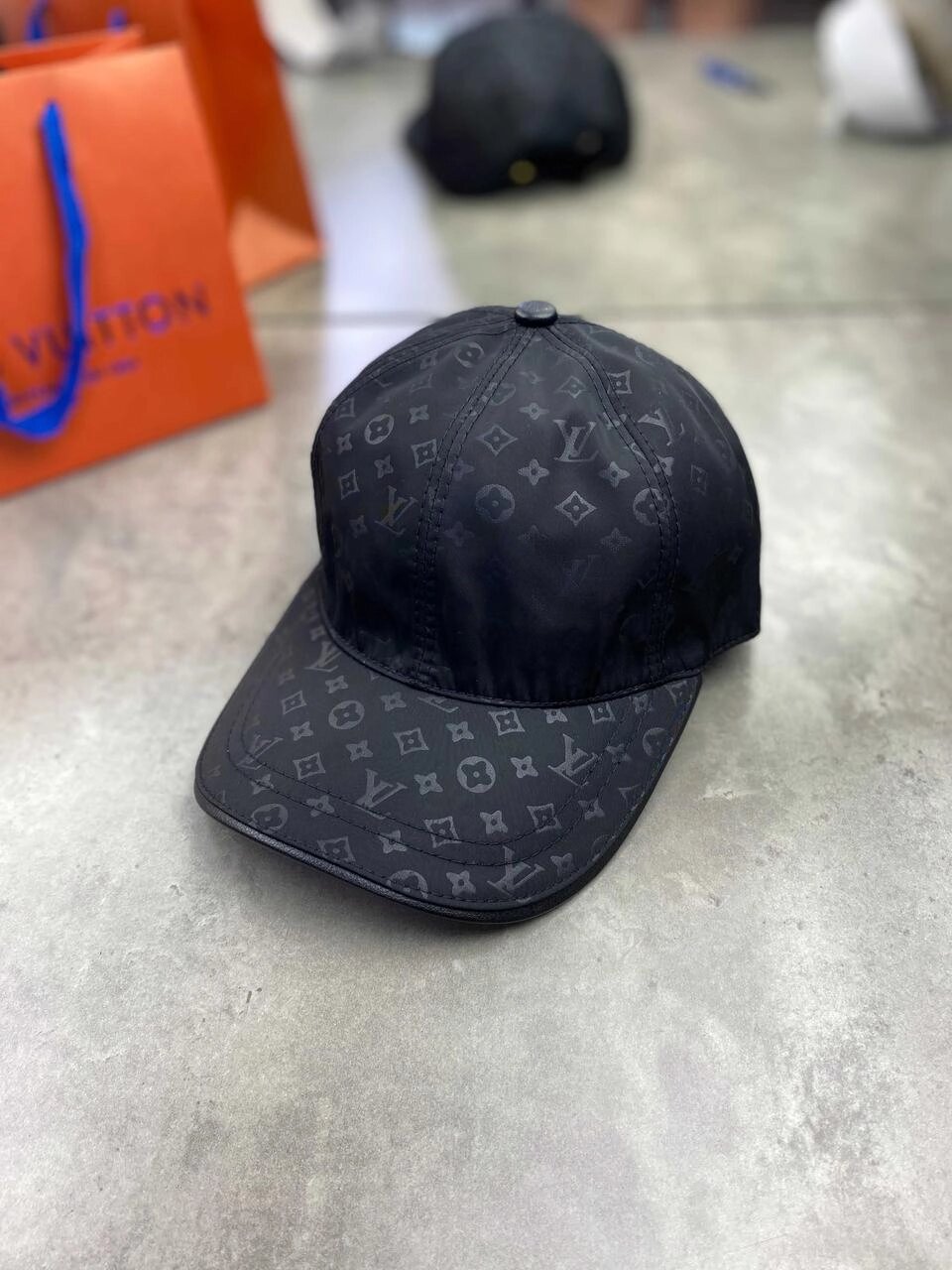 Чорна кепка Louis Vuitton кепка з вишивкою Луї Віттон gu564 від компанії Artiv - Інтернет-магазин - фото 1