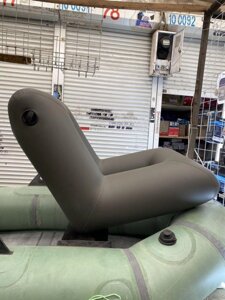 Кресло для лодки из ПВХ материала.