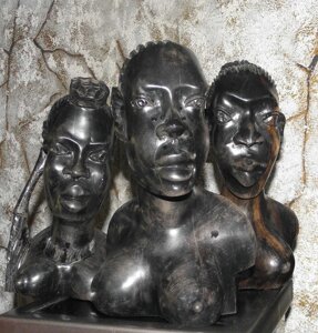 Статуетки з чорного дерева. 3 погруддя жінок. Чад
