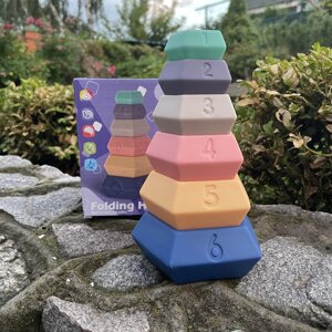 Іграшка тактильна пірамідка, 6 елементів висота 22 см, пищалка