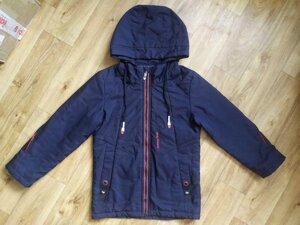 Куртка вітровка весна хлопчикові приблизно 8 років