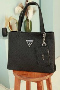 Жіноча сумочка Guess велика шкіряна в чорному кольорі.