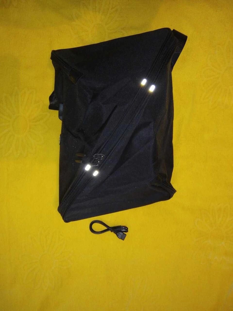 Рюкзак Чорний з USB зі світловідбивними вставками від компанії Artiv - Інтернет-магазин - фото 1