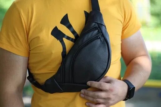 Шкіра бананка чоловіча сумка на ремені від компанії Artiv - Інтернет-магазин - фото 1