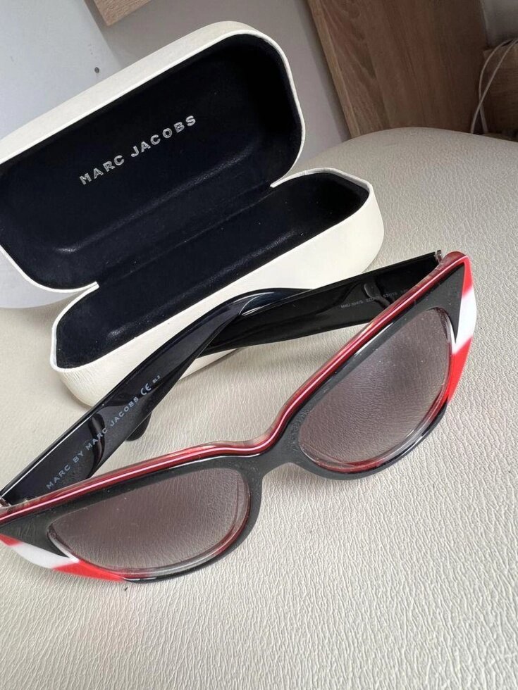 Сонцезахисні окуляри Marc Jacobs від компанії Artiv - Інтернет-магазин - фото 1