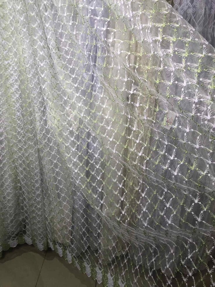 Тюль біло-зелена з вишивкою павутинка в спальну, зал від компанії Салон штор Arsian Textile - фото 1