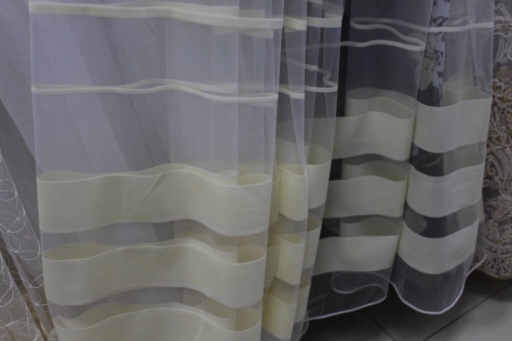Тюль молочна в кімнату в смужку на фатину від компанії Салон штор Arsian Textile - фото 1