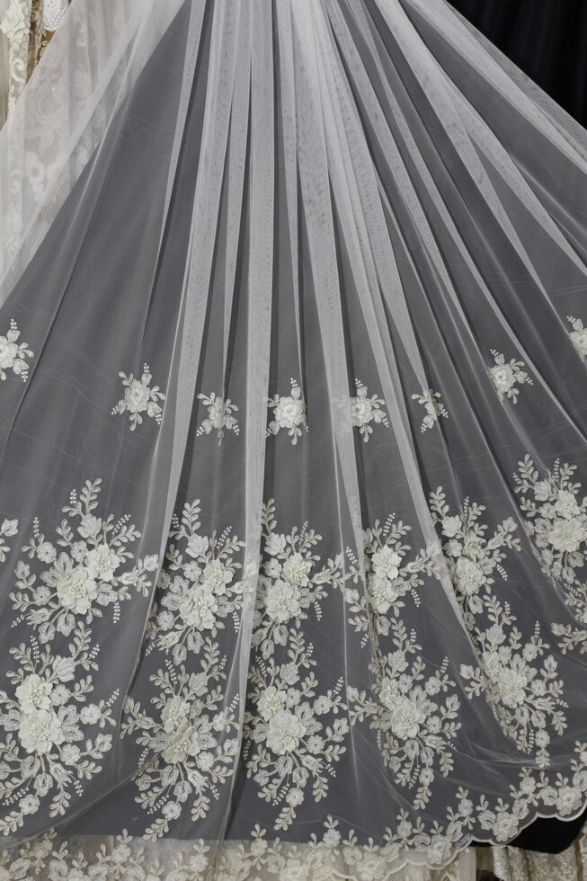Тюль Молочна з 3 д квітами вишитими по низу на грек сітці в вітальню, спальну від компанії Салон штор Arsian Textile - фото 1