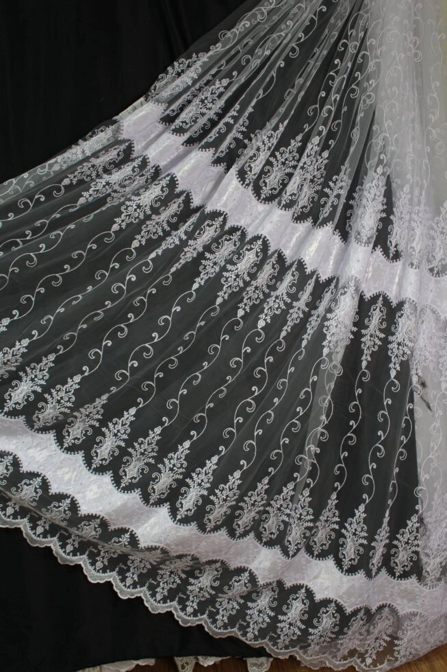 Тюль з білими оксамитовими вставками і стразами в спальну, зал від компанії Салон штор Arsian Textile - фото 1