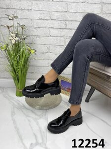 Жіночі туфлі Diana на шнурках чорні натуральна лакова шкіра 41
