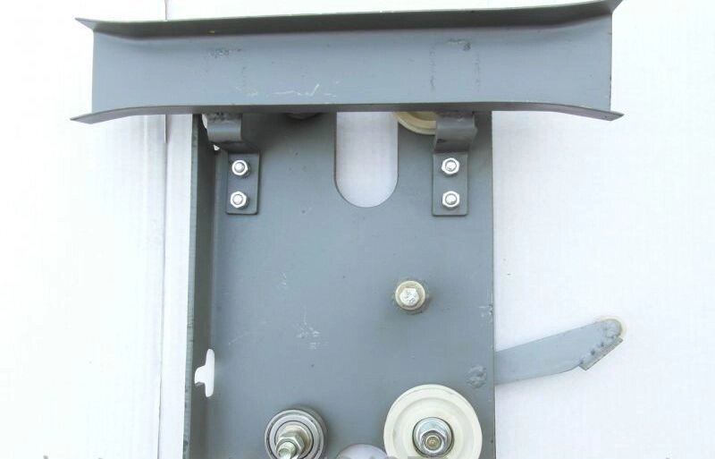 Каретка дверей кабіни ліфта ліва 320кг. від компанії ТОВ "Інструмент" - фото 1