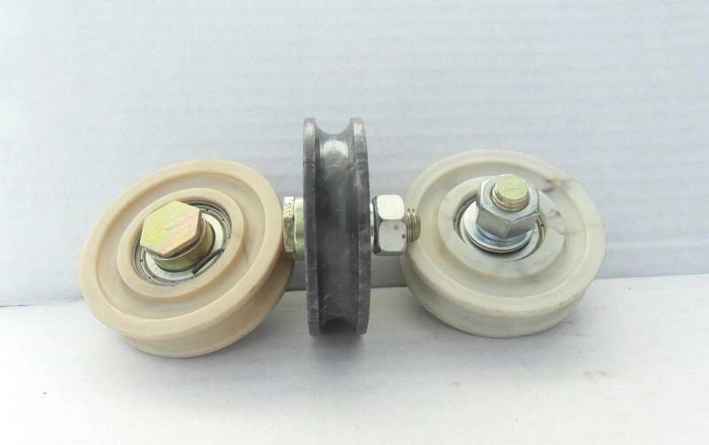 Ролик каретки дверей шахти в зборі з віссю від компанії ТОВ "Інструмент" - фото 1