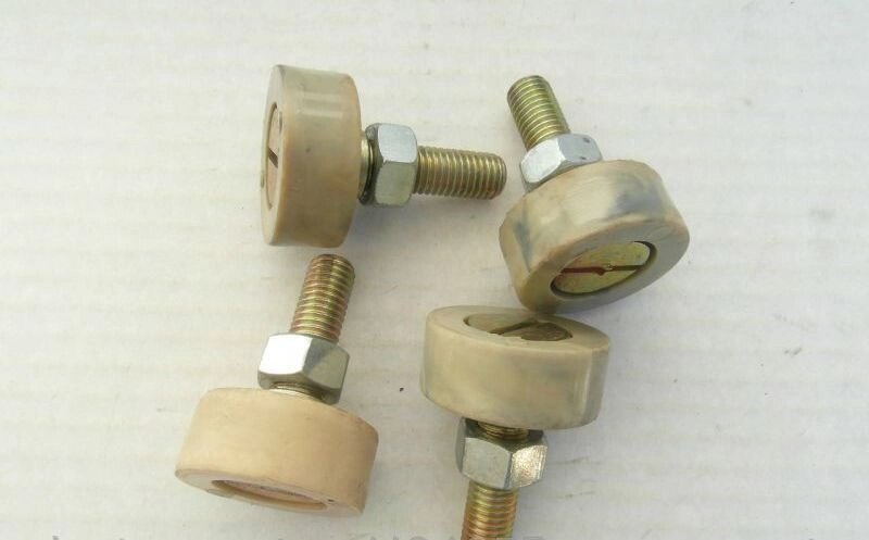 Ролик важіля двуплечего в складі з віссю (на кабіну 500кг) від компанії ТОВ "Інструмент" - фото 1