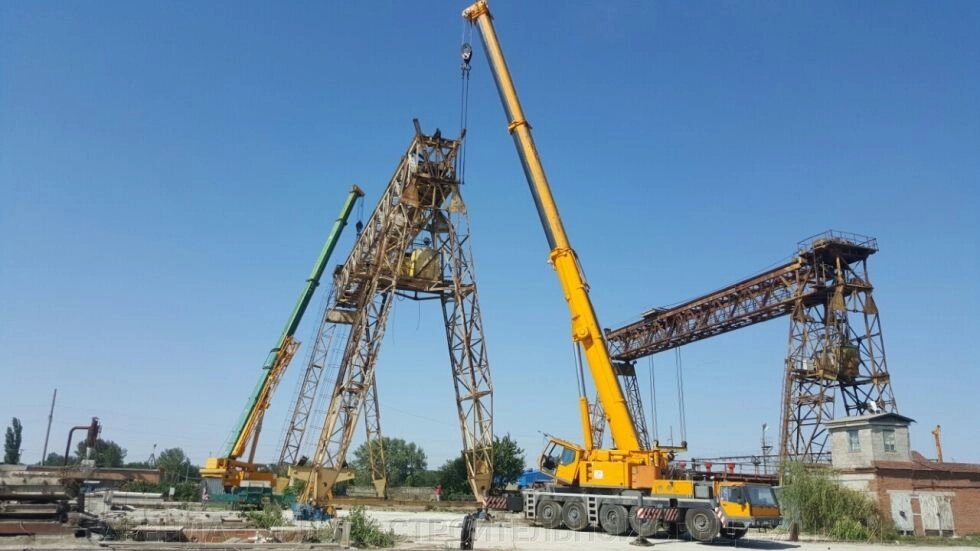 Оренда автокрана | замовити послуги автокрана погодинно або позмінно від компанії ОРЕНДА - ПОСЛУГИ БУДІВЕЛЬНОЇ СПЕЦТЕХНИКИ "ТОВ. УКРКІЕВТРАНС" - фото 1