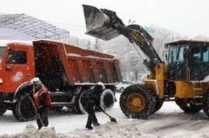 Прибирання и ввезення снігу в Києві