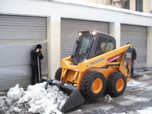 Прибирання Снігу Київ - Вивезення Снігу Київ (044) 232-70-31