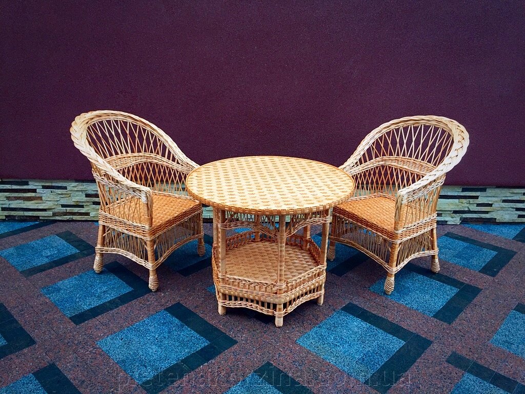 Набір плетених меблів з двома кріслами і круглим столом на 6-ти ніжках і поличкою Арт.12697-2 від компанії Плетена корзина - фото 1
