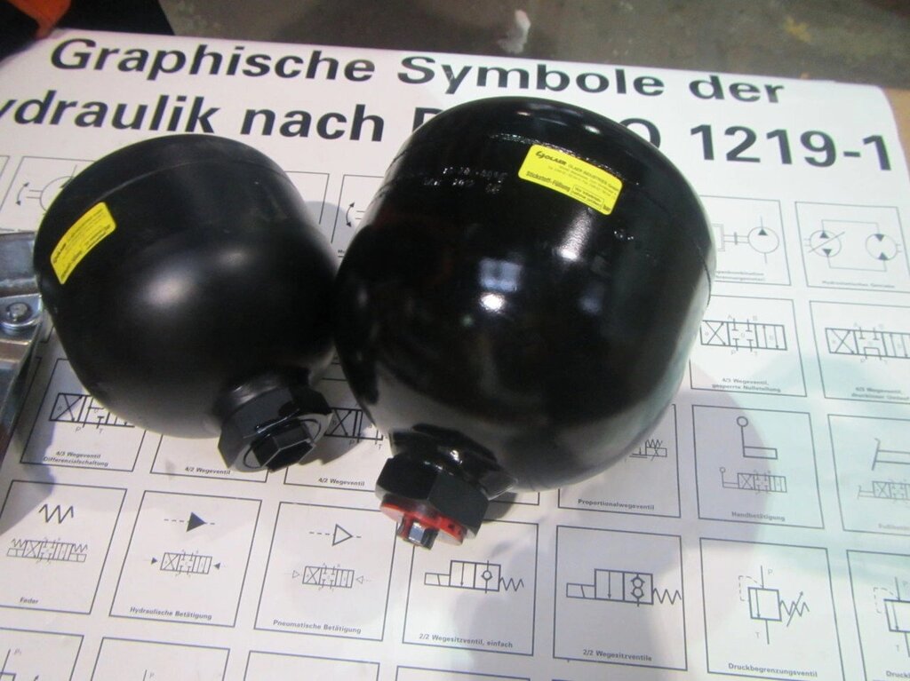 Гідравлічні акумулятори для масла від компанії Гідравлік Лайн - фото 1