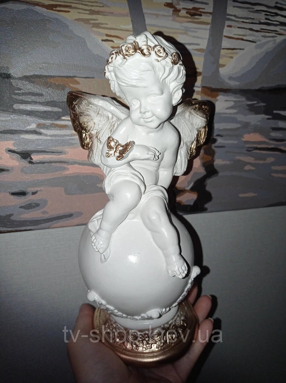 Ангел із метеликом на кулі статуетка, 23,5 см від компанії ІНТЕРНЕТ МАГАЗИН * ТВ-ШОП * - фото 1