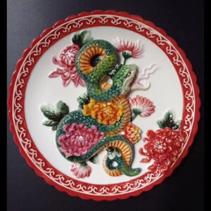Декоративна тарілка Змія на пионах, 20 см