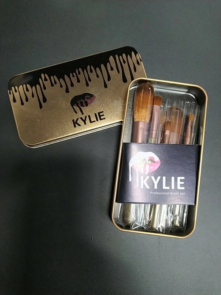 Набір кистей для макіяжу Kylie ,7 шт від компанії ІНТЕРНЕТ МАГАЗИН * ТВ-ШОП * - фото 1