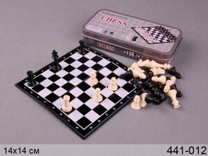 Дорожні шахи в шкатулці