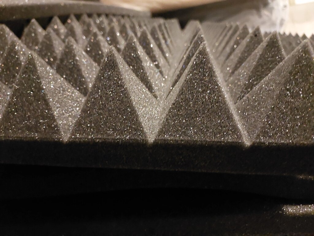 Акустичний поролон «піраміда» лист 1х1м товщина 70 мм темно-сірий від компанії Кратус - фото 1