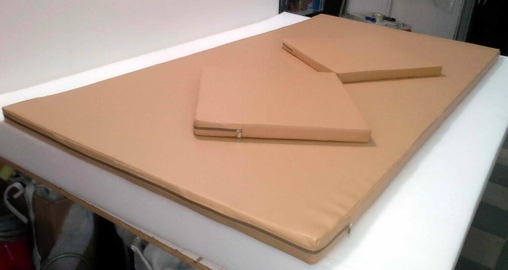 Масажний мат 1х2х0,04м з 2-ма подушками  для масажиста від компанії Кратус - фото 1