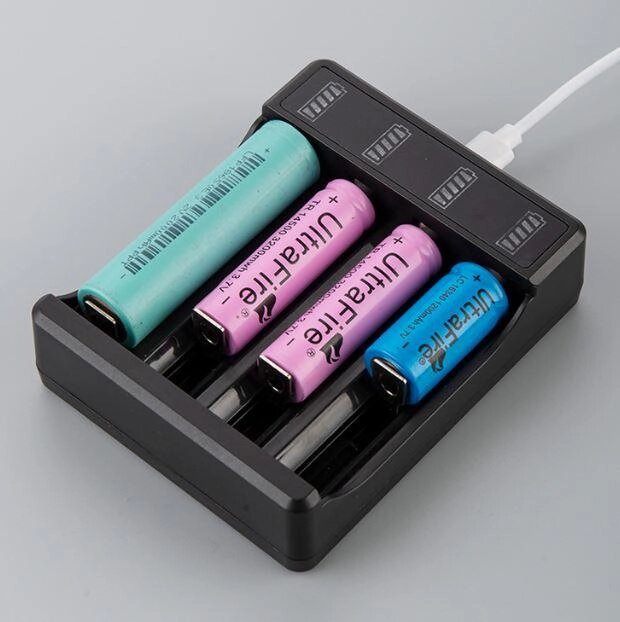 Зарядний пристрій із виходом USB для Li-ion акумуляторних батарей 4 слоти від компанії Кратус - фото 1